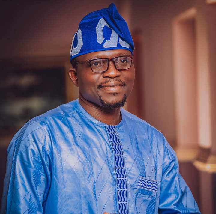 Yakubu Momoh 